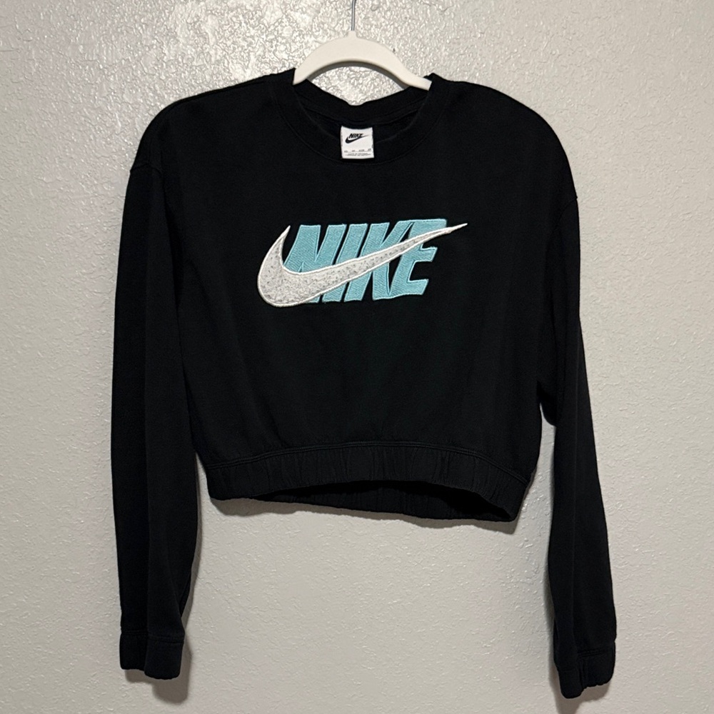 Nike Women's Black and Blue Logo Cropped Hoodie